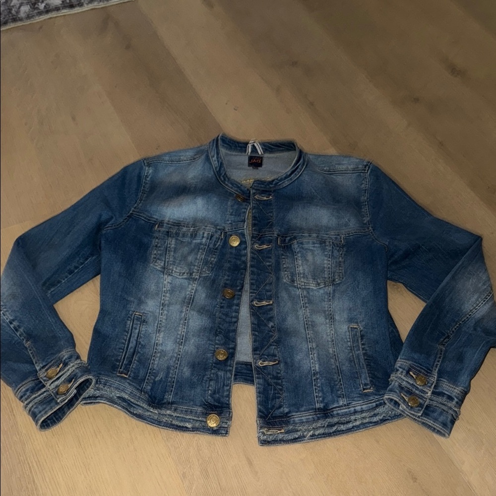 Jag denim jacket size large stretchy fringe edge button up pockets comfortable